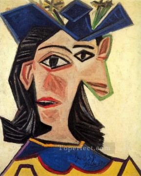 パブロ・ピカソ Painting - ドラ・マールの帽子をかぶった女性の胸像 1939年 パブロ・ピカソ